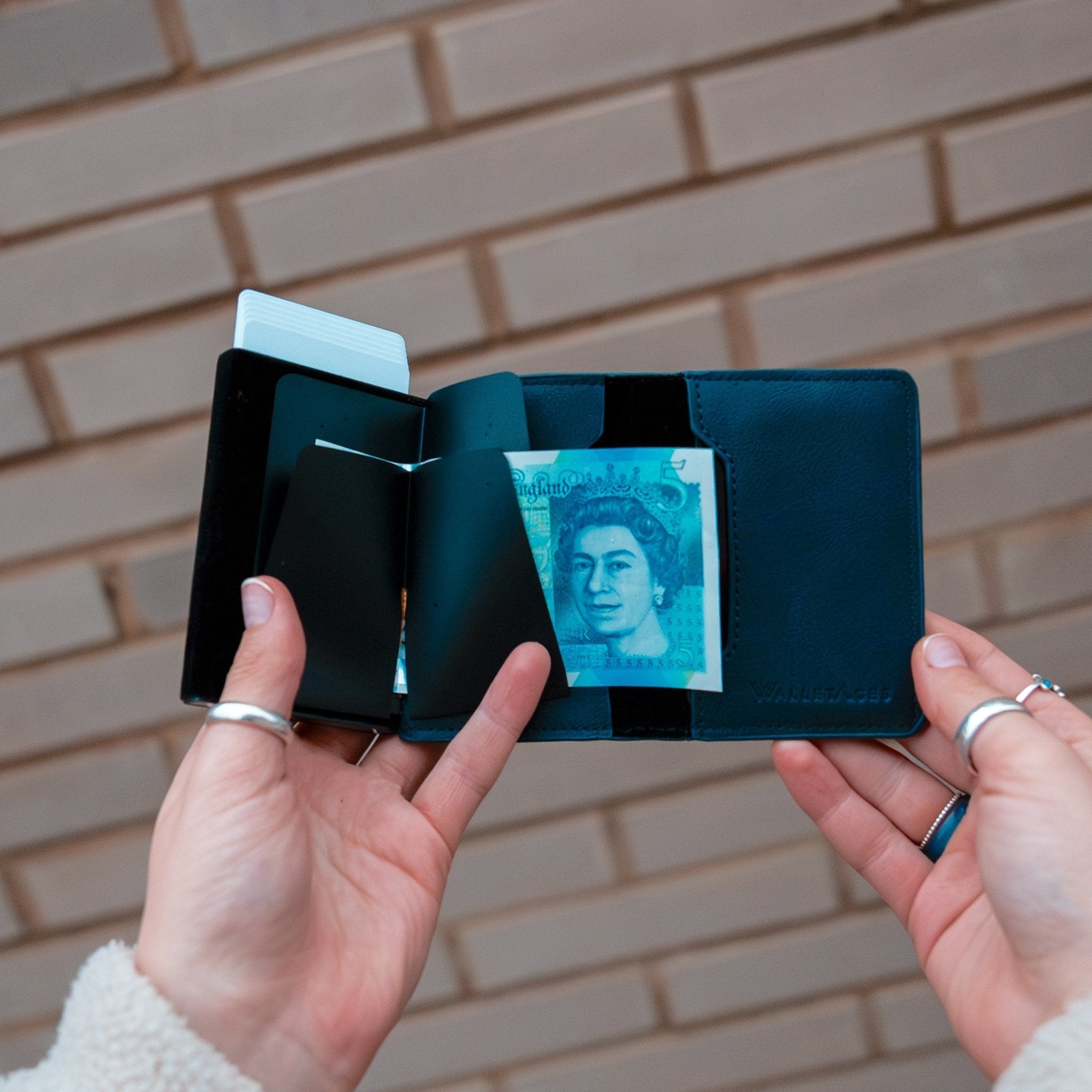 WalletAces Blog - Smart Card Holder’s Guide for Your Valuables for an Easy Life