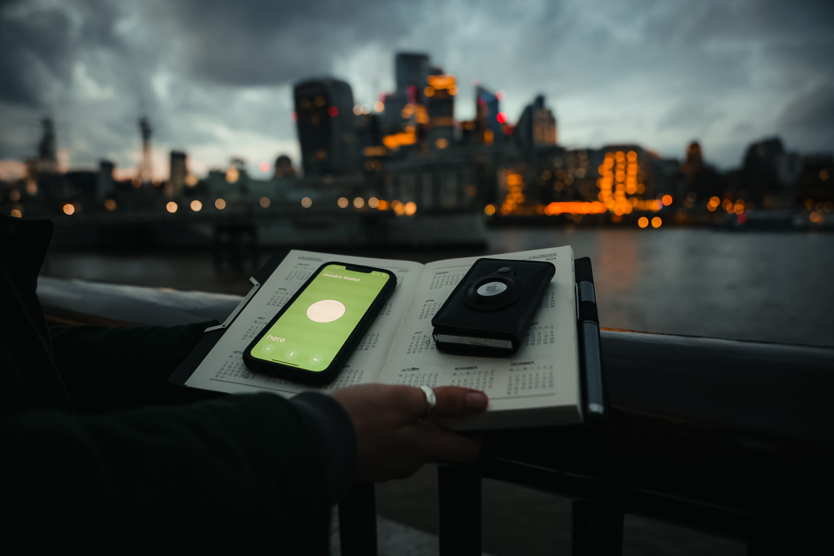 Cypher AirTag Wallet - Nappa Black - Leather RFID AirTag Compatible Wallet - Description main image dektop